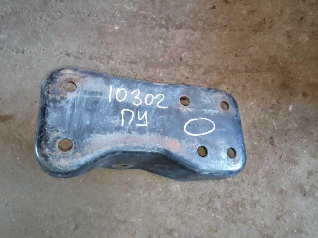 кронштейн передней рессоры передний правый б/у - 1